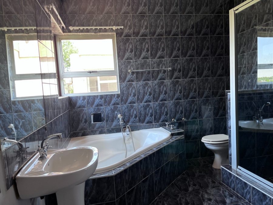 5 Bedroom Property for Sale in Vanderbijlpark SW 5 Gauteng