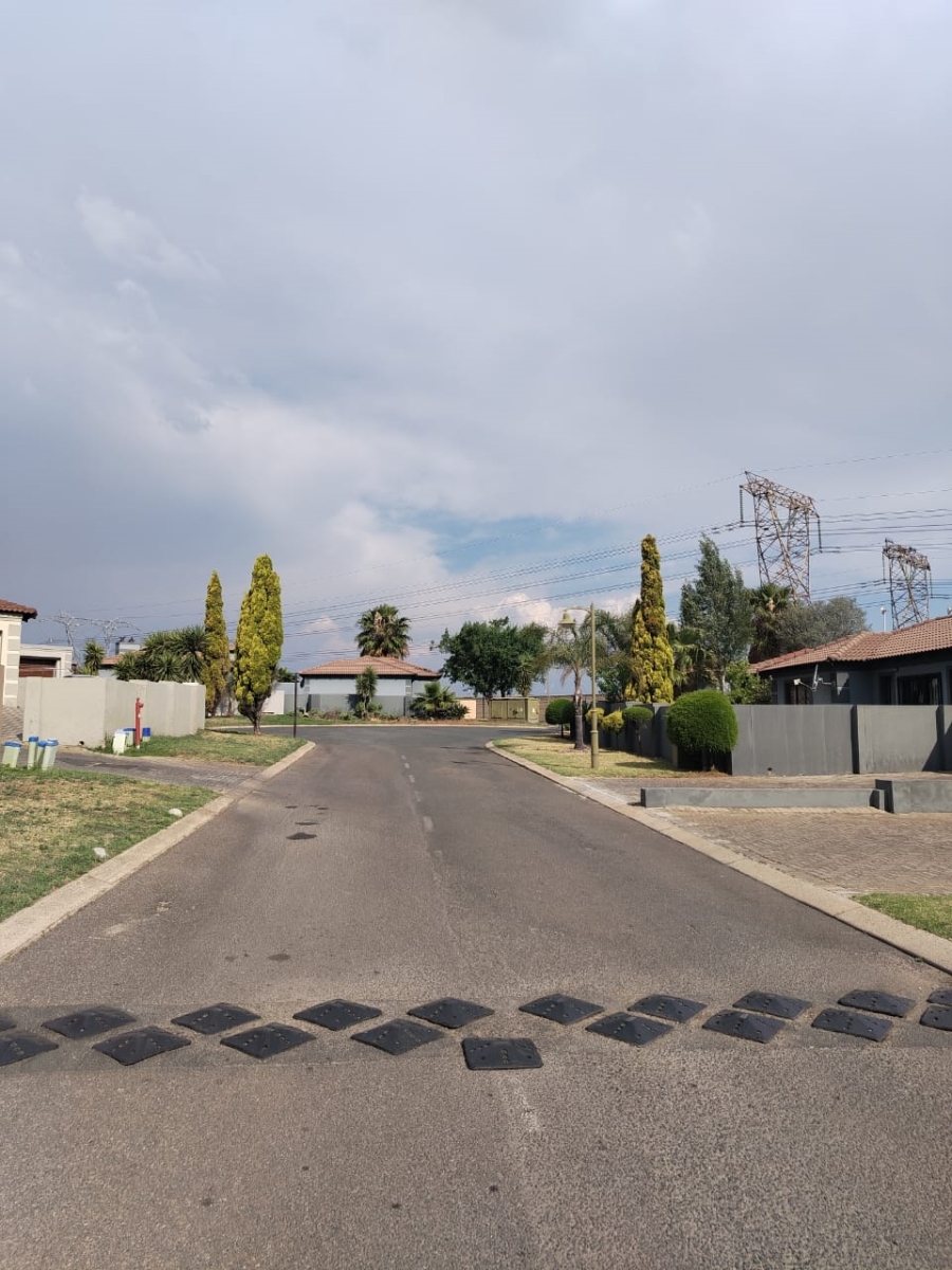 3 Bedroom Property for Sale in Kosmosdal Gauteng