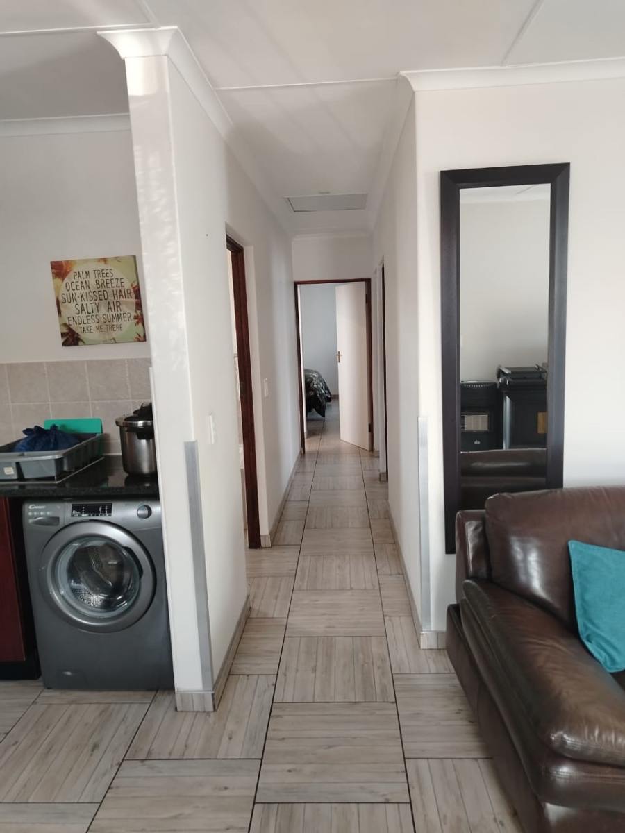 3 Bedroom Property for Sale in Kosmosdal Gauteng