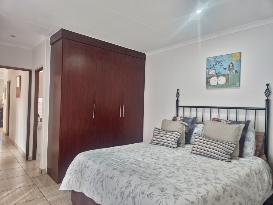 3 Bedroom Property for Sale in Kosmosdal Gauteng