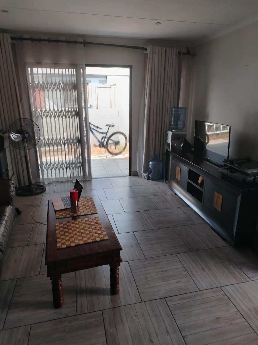 3 Bedroom Property for Sale in Kosmosdal Gauteng