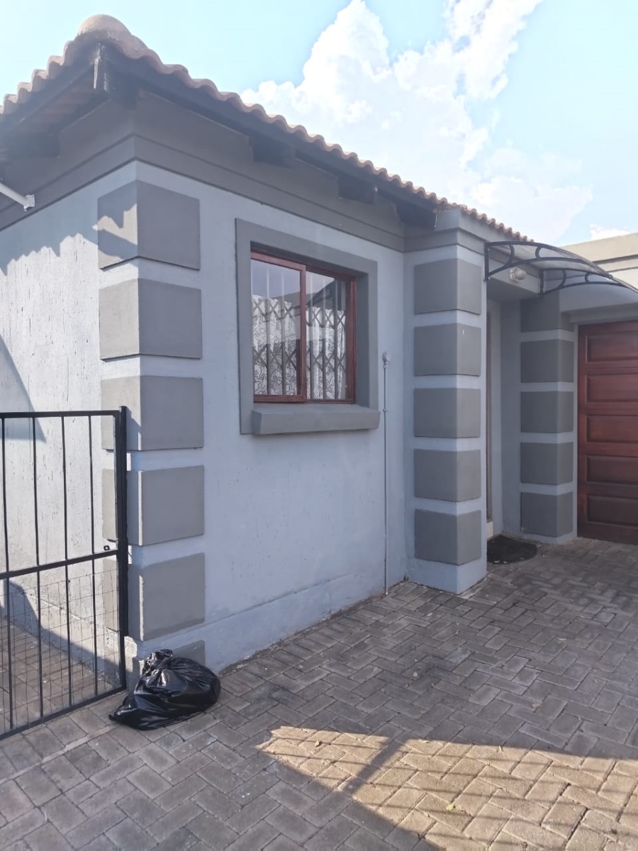 3 Bedroom Property for Sale in Kosmosdal Gauteng