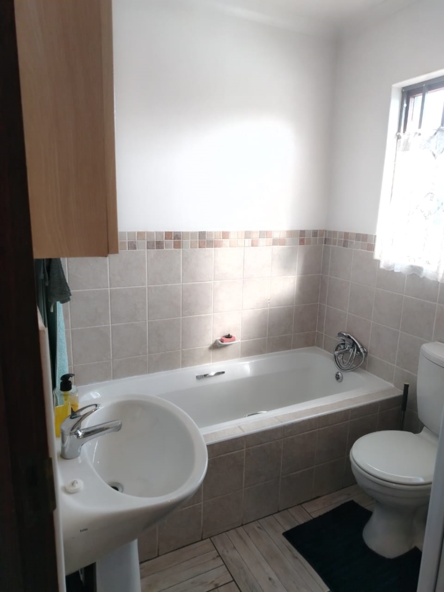 3 Bedroom Property for Sale in Kosmosdal Gauteng
