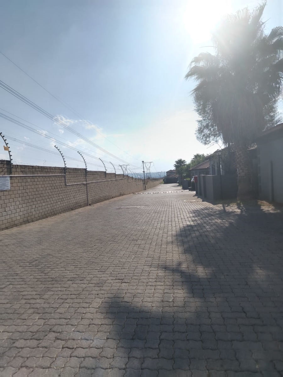 3 Bedroom Property for Sale in Kosmosdal Gauteng