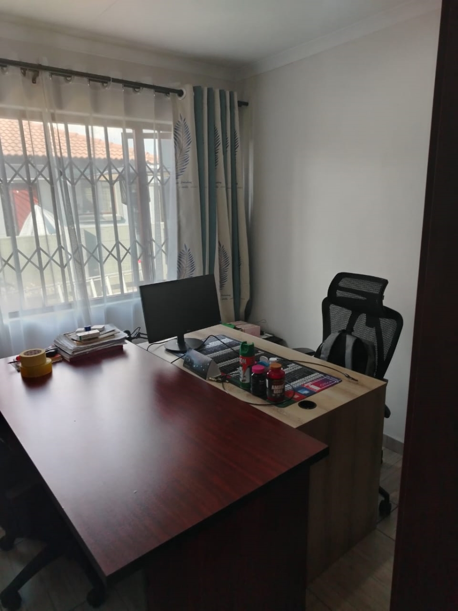 3 Bedroom Property for Sale in Kosmosdal Gauteng