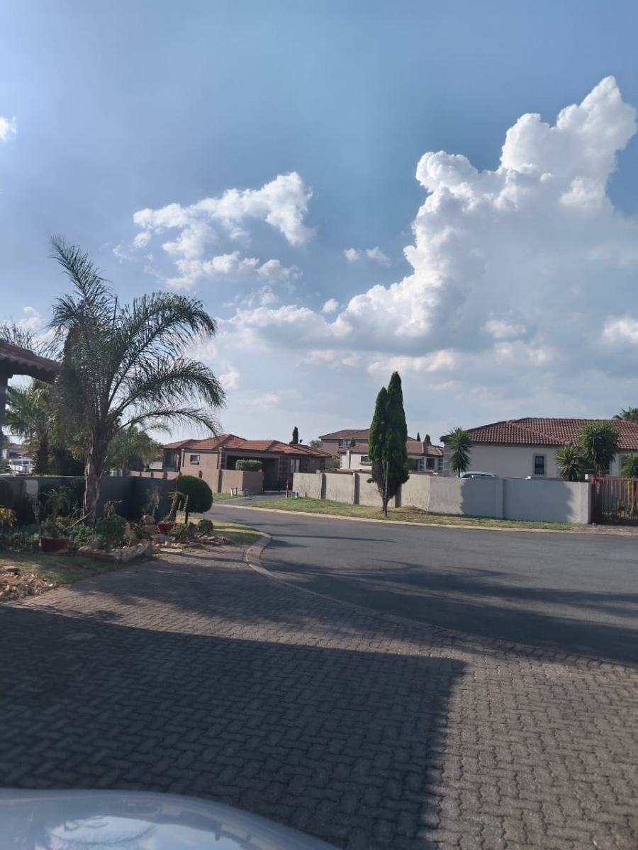 3 Bedroom Property for Sale in Kosmosdal Gauteng
