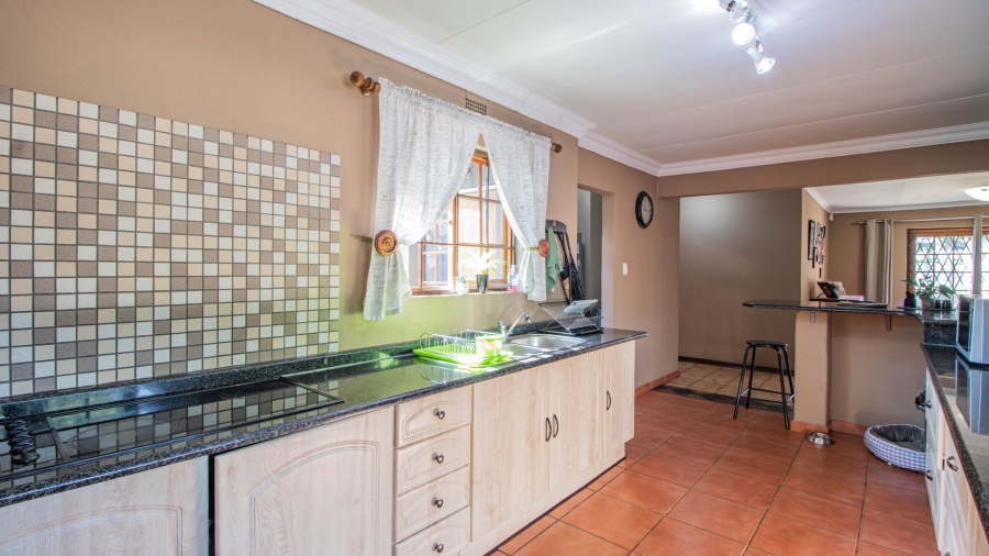 4 Bedroom Property for Sale in Bonaero Park Gauteng