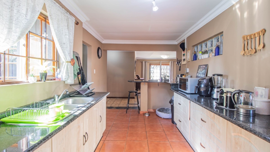 4 Bedroom Property for Sale in Bonaero Park Gauteng
