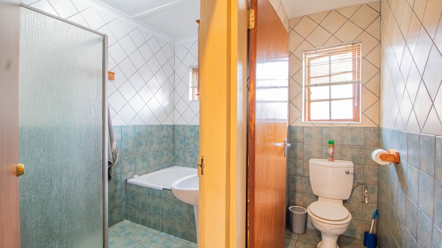 4 Bedroom Property for Sale in Bonaero Park Gauteng
