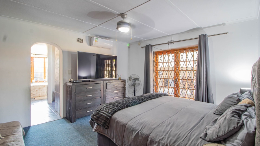 4 Bedroom Property for Sale in Bonaero Park Gauteng