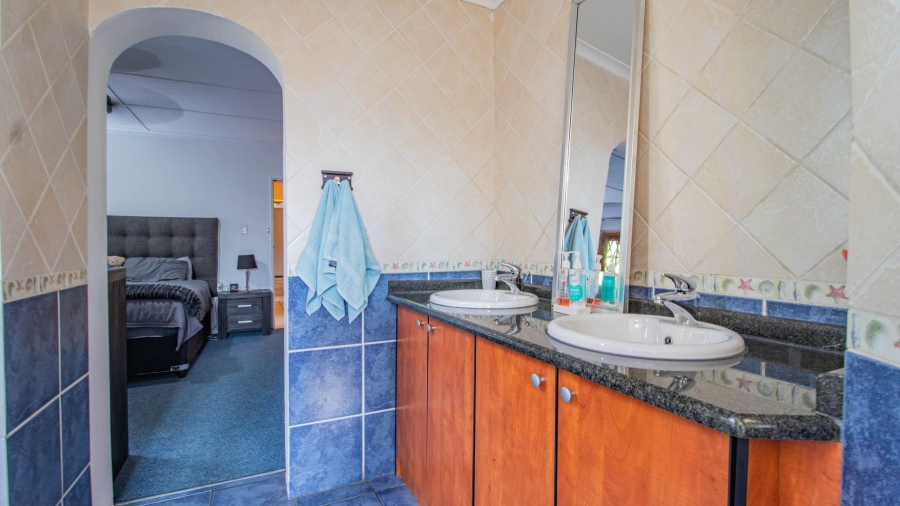 4 Bedroom Property for Sale in Bonaero Park Gauteng
