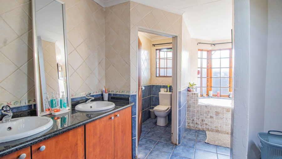 4 Bedroom Property for Sale in Bonaero Park Gauteng