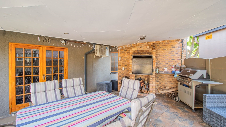 4 Bedroom Property for Sale in Bonaero Park Gauteng