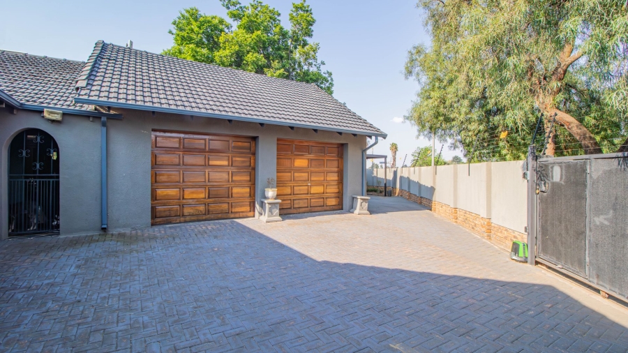 4 Bedroom Property for Sale in Bonaero Park Gauteng