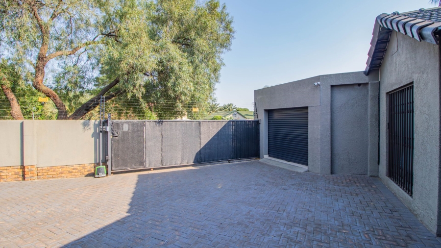 4 Bedroom Property for Sale in Bonaero Park Gauteng