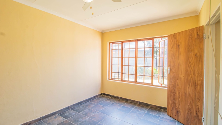 4 Bedroom Property for Sale in Bonaero Park Gauteng