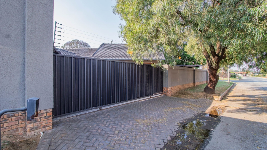 4 Bedroom Property for Sale in Bonaero Park Gauteng