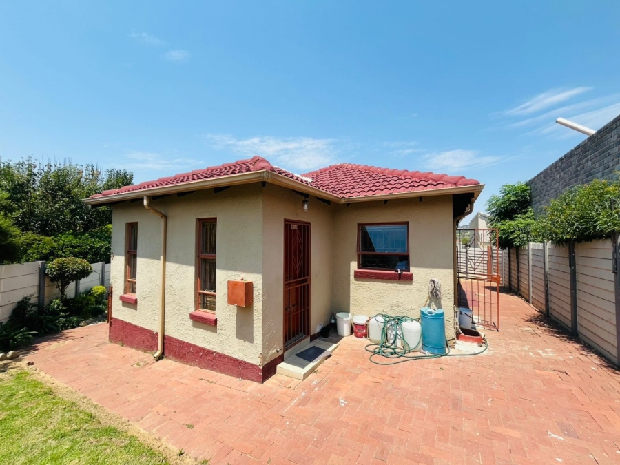 5 Bedroom Property for Sale in Cosmo City Gauteng