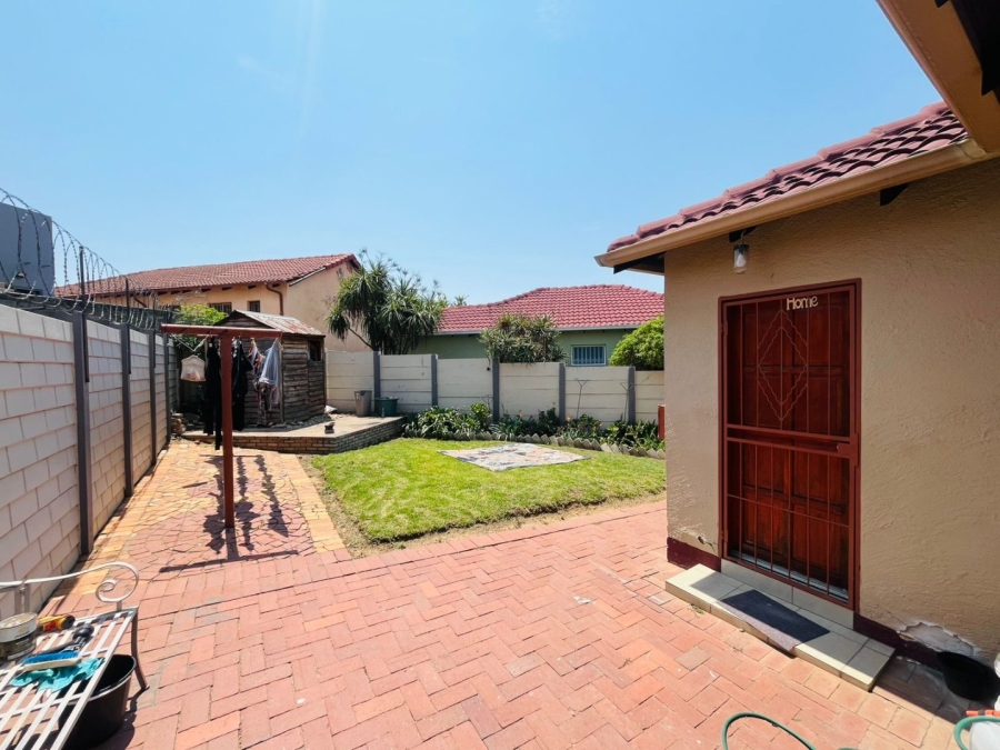 5 Bedroom Property for Sale in Cosmo City Gauteng