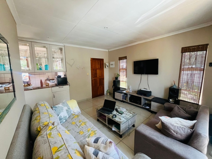 5 Bedroom Property for Sale in Cosmo City Gauteng