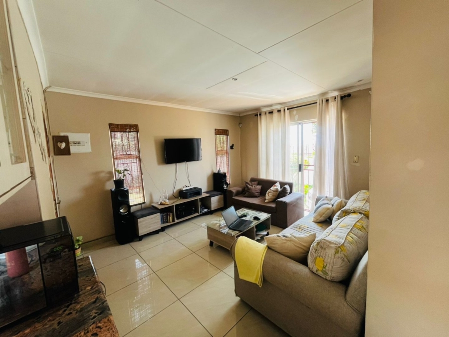 5 Bedroom Property for Sale in Cosmo City Gauteng