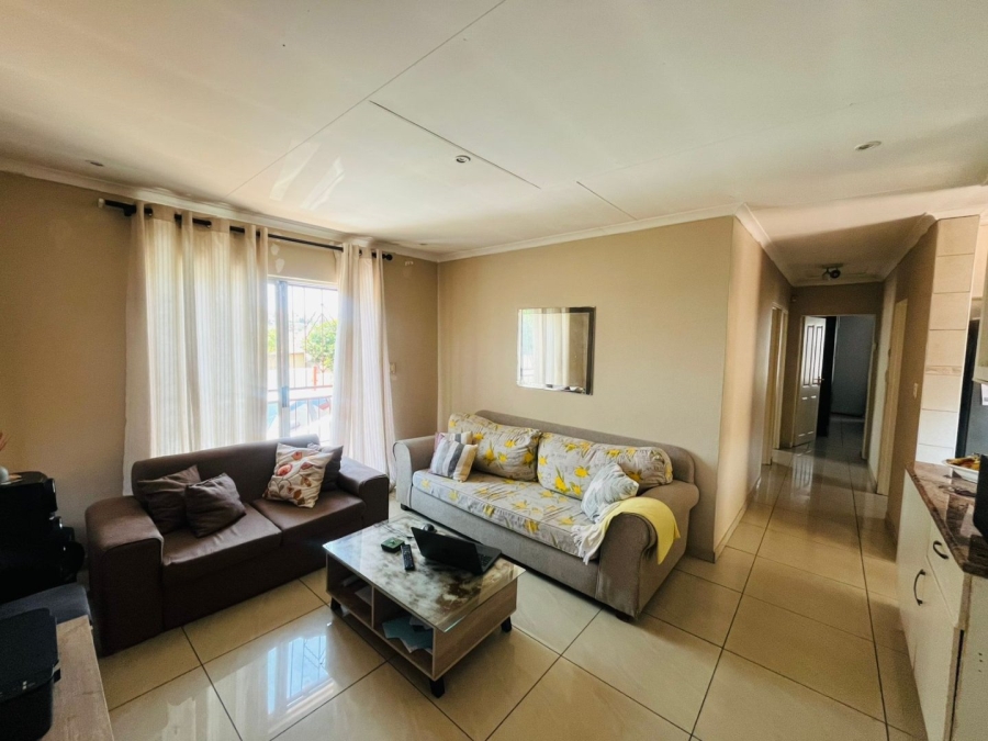 5 Bedroom Property for Sale in Cosmo City Gauteng