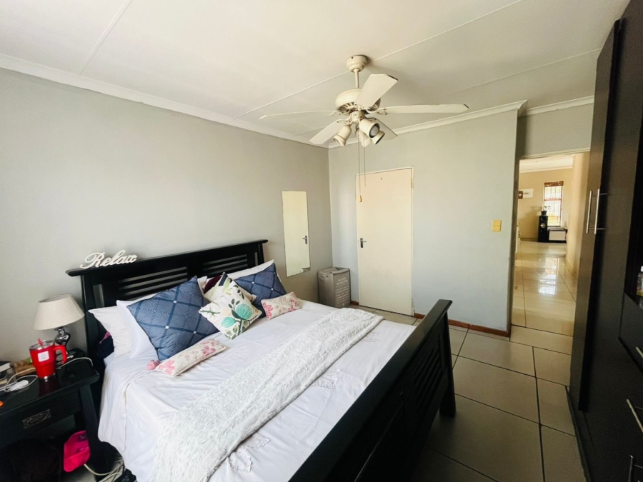 5 Bedroom Property for Sale in Cosmo City Gauteng