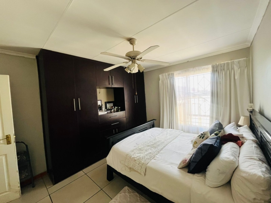 5 Bedroom Property for Sale in Cosmo City Gauteng