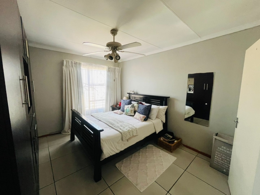 5 Bedroom Property for Sale in Cosmo City Gauteng