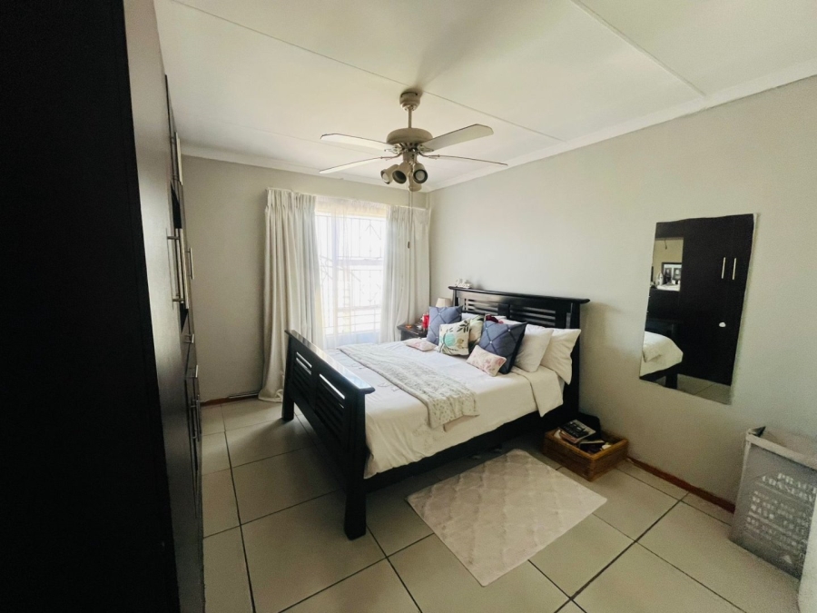 5 Bedroom Property for Sale in Cosmo City Gauteng