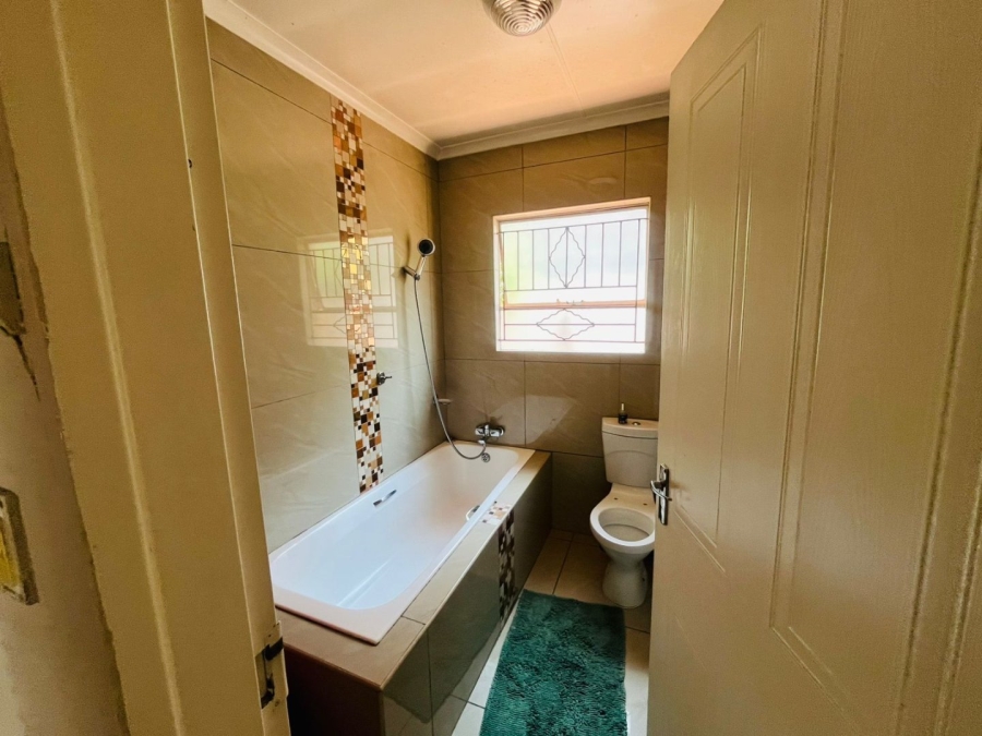 5 Bedroom Property for Sale in Cosmo City Gauteng