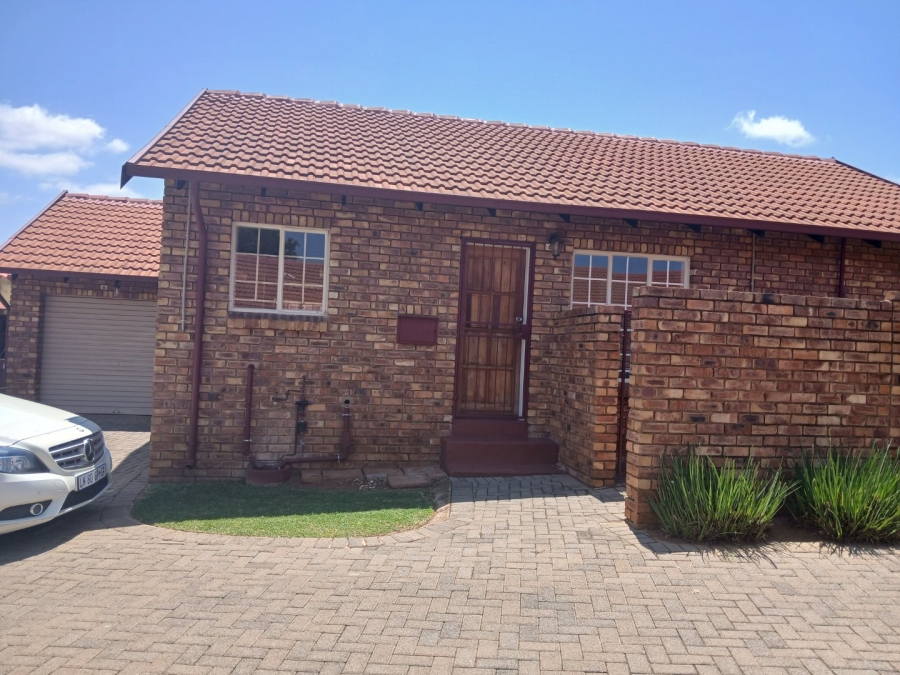To Let 2 Bedroom Property for Rent in Highveld Gauteng
