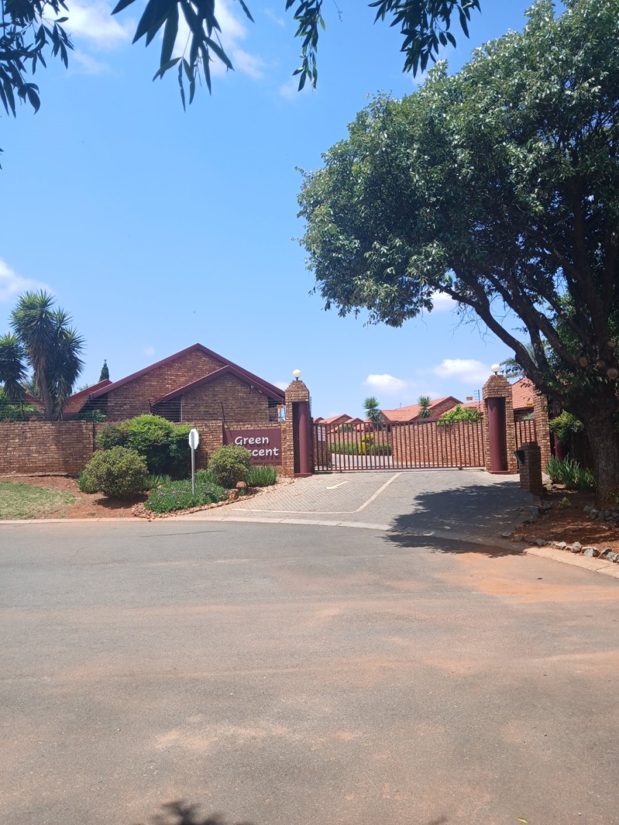 To Let 2 Bedroom Property for Rent in Highveld Gauteng