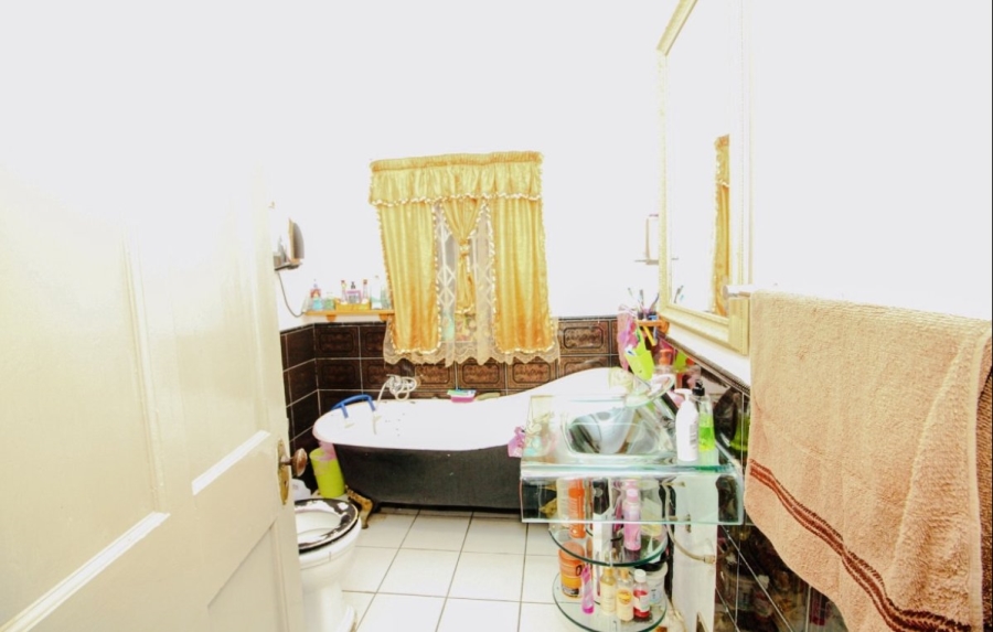 4 Bedroom Property for Sale in Bezuidenhout Valley Gauteng