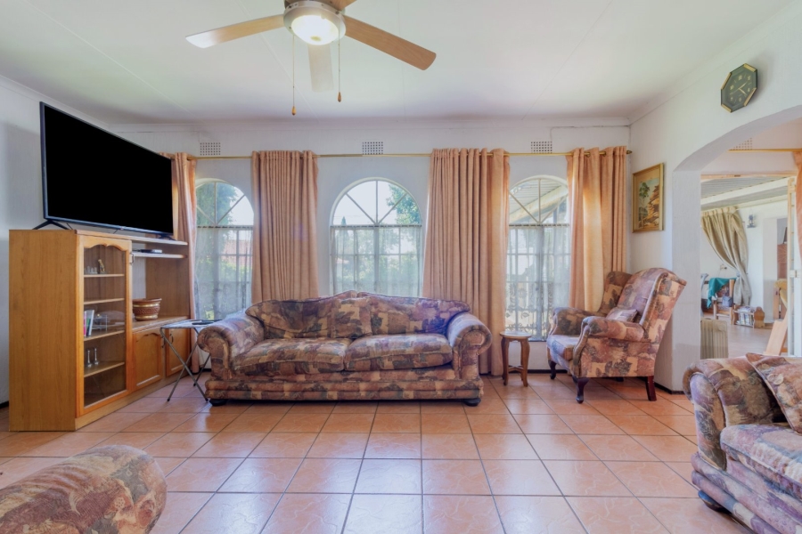 3 Bedroom Property for Sale in Brackendowns Gauteng