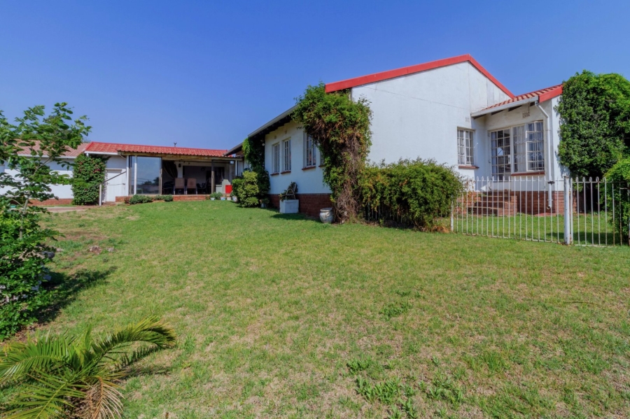 3 Bedroom Property for Sale in Brackendowns Gauteng