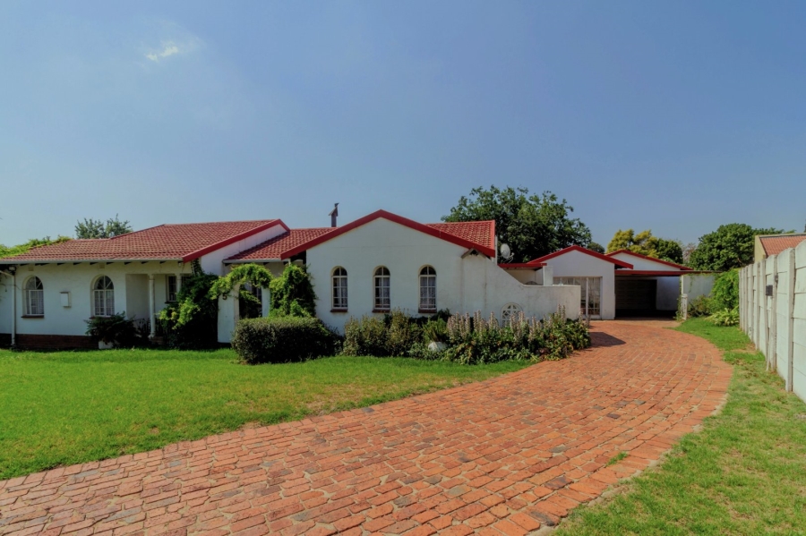 3 Bedroom Property for Sale in Brackendowns Gauteng