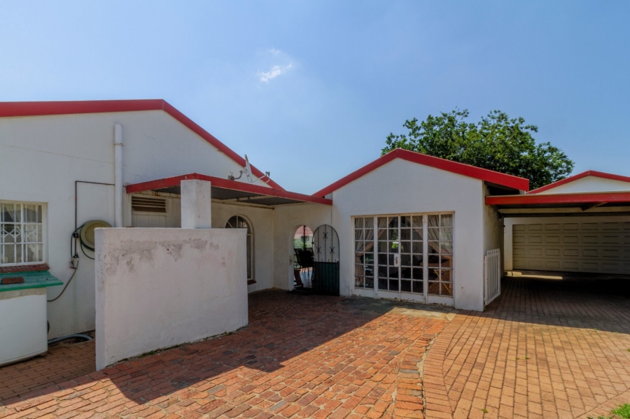 3 Bedroom Property for Sale in Brackendowns Gauteng