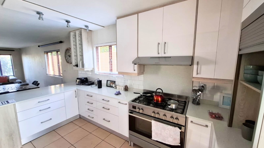 5 Bedroom Property for Sale in Erand Gardens Gauteng