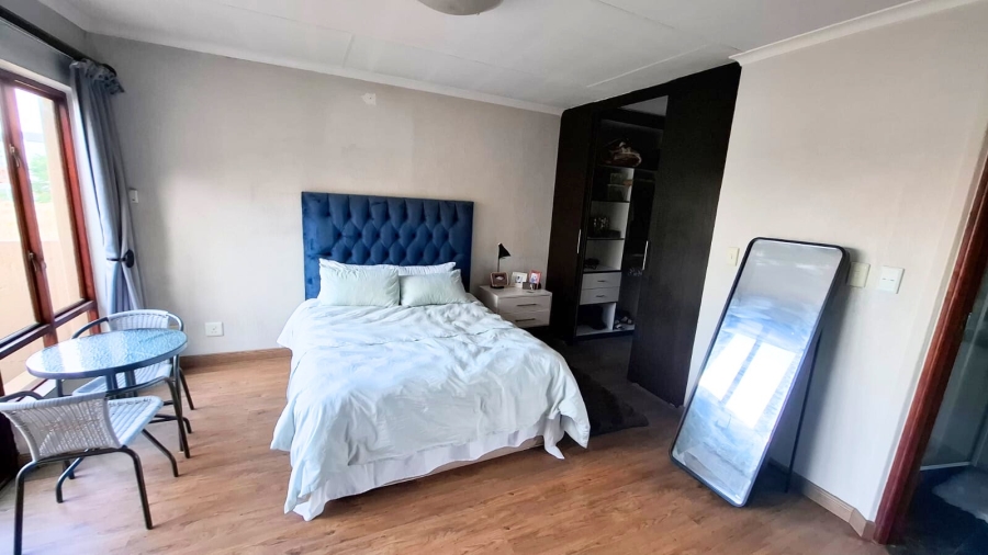 5 Bedroom Property for Sale in Erand Gardens Gauteng