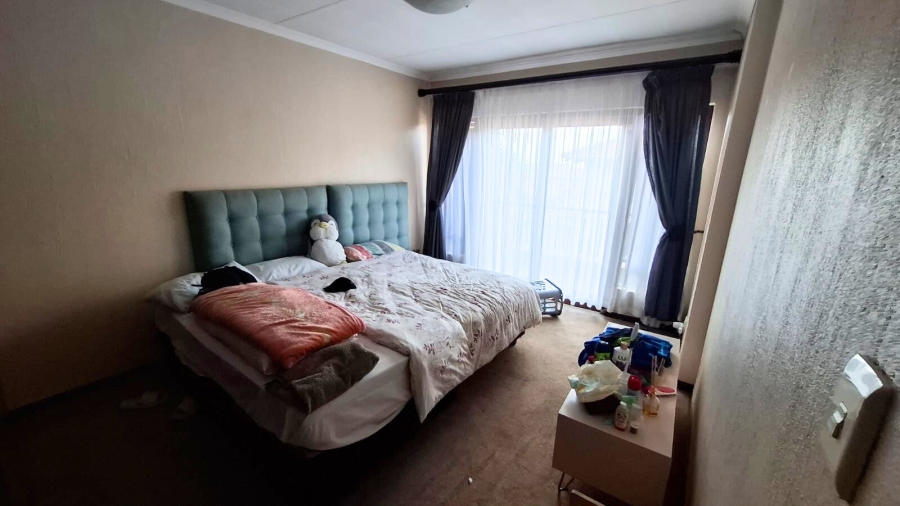 5 Bedroom Property for Sale in Erand Gardens Gauteng