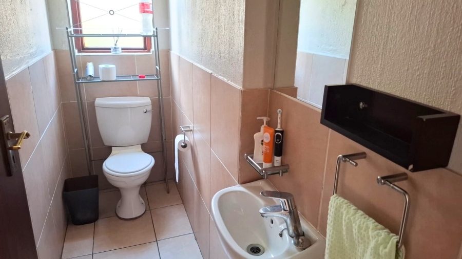 5 Bedroom Property for Sale in Erand Gardens Gauteng