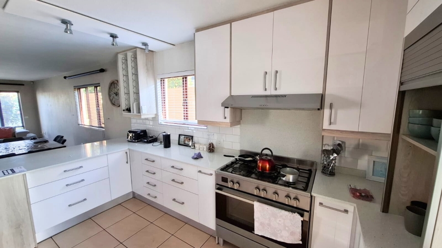 5 Bedroom Property for Sale in Erand Gardens Gauteng