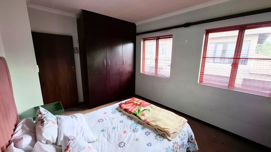 5 Bedroom Property for Sale in Erand Gardens Gauteng