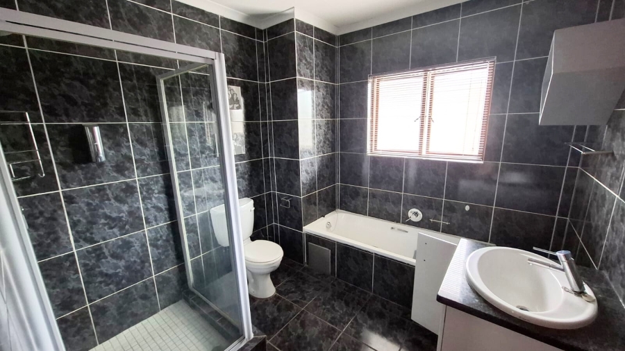 5 Bedroom Property for Sale in Erand Gardens Gauteng