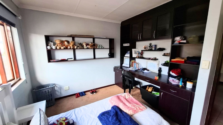 5 Bedroom Property for Sale in Erand Gardens Gauteng
