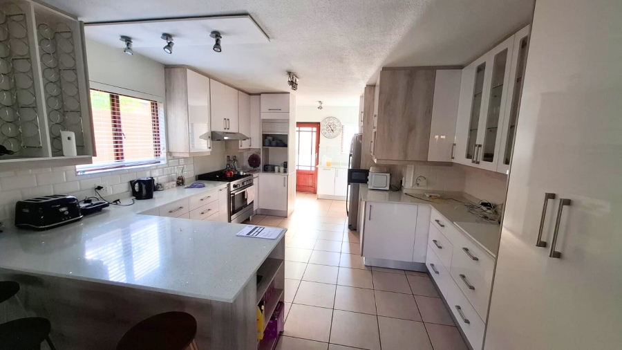 5 Bedroom Property for Sale in Erand Gardens Gauteng