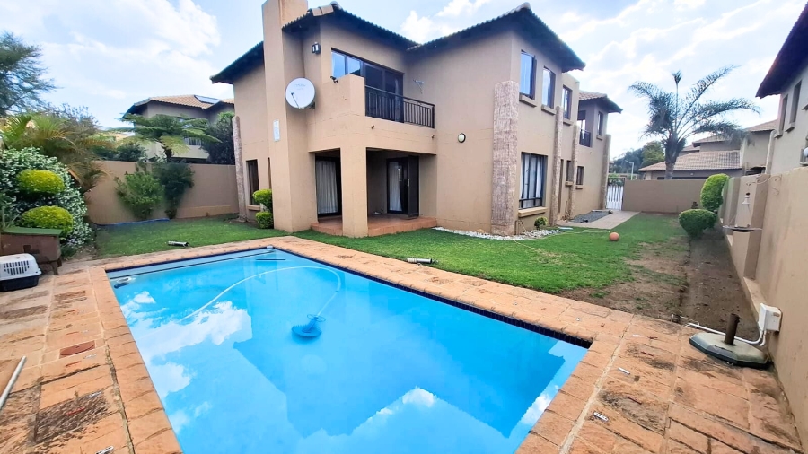5 Bedroom Property for Sale in Erand Gardens Gauteng