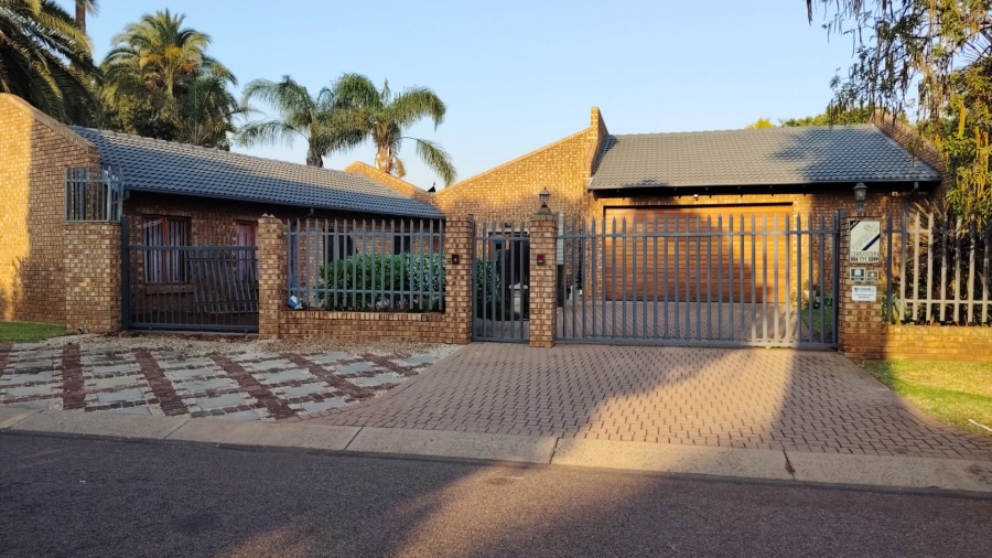To Let 7 Bedroom Property for Rent in Eldoraigne Gauteng