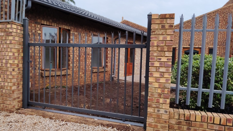 To Let 7 Bedroom Property for Rent in Eldoraigne Gauteng